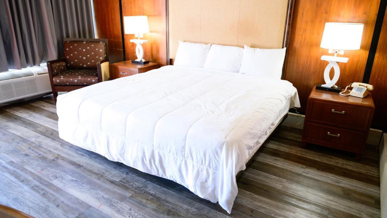 Oaks Motel Greensboro Nc ภายนอก รูปภาพ